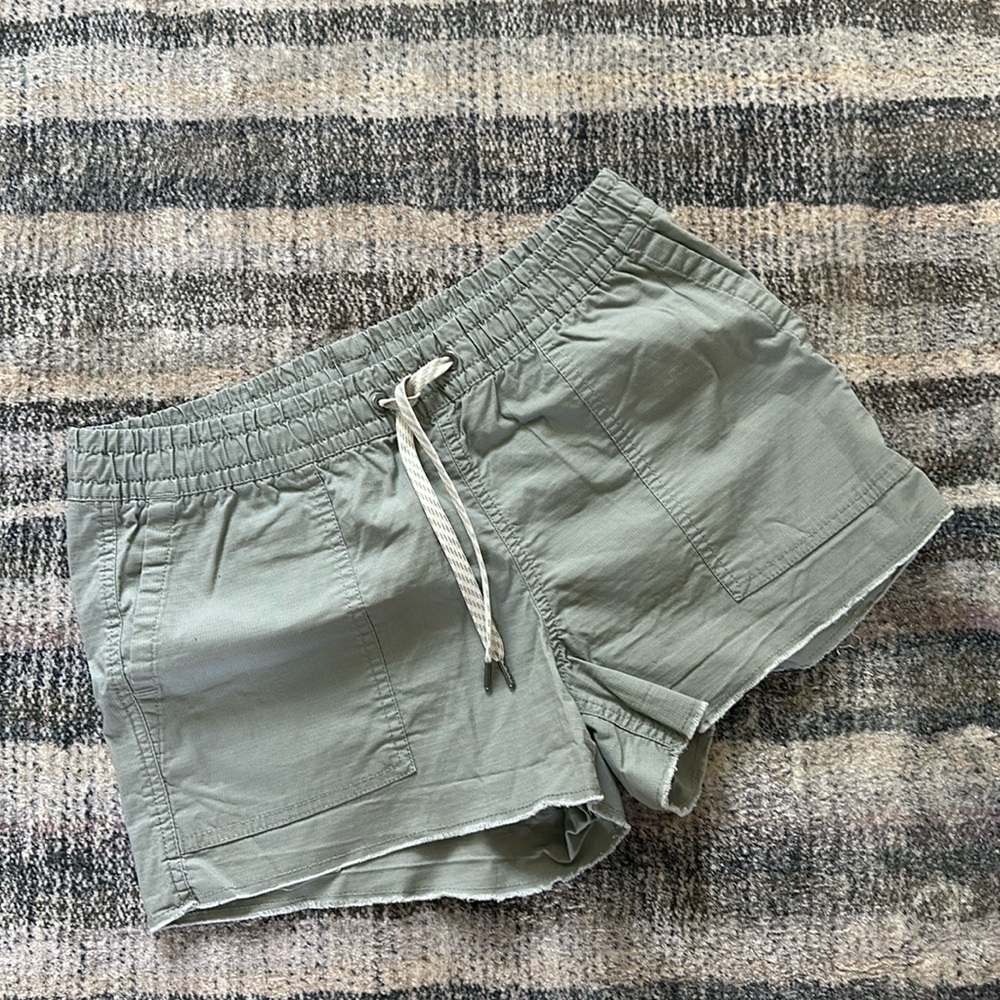 Vuori Shorts